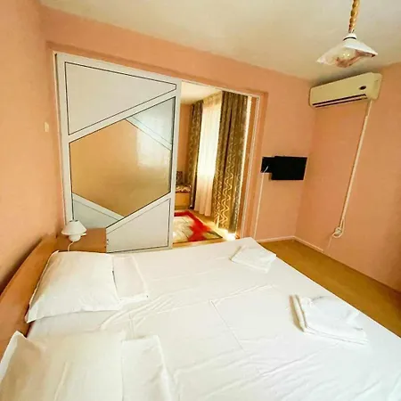 за гости ники-тити * Kiten (Burgas)